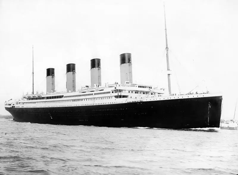 Titanic-mania: tour del relitto e replica della cena di prima classe (con Champagne del 1907)