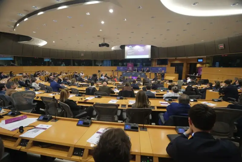 I numeri di Vinitaly 2024 presentati all’Europarlamento: 1200 top buyer da 65 Paesi