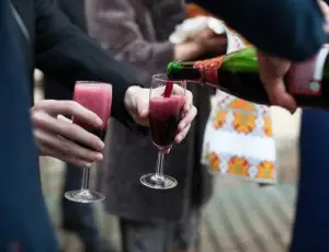 Alcolici: la Polonia apre consultazione pubblica su nuove restrizioni a pubblicit&agrave; e packaging