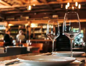 Ristorazione di fascia alta: consumi strategici per vini, bollicine e dopopasto