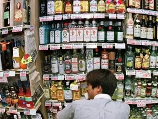 Delhi abbassa a 21 anni il limite d'et&agrave; per il consumo di alcol