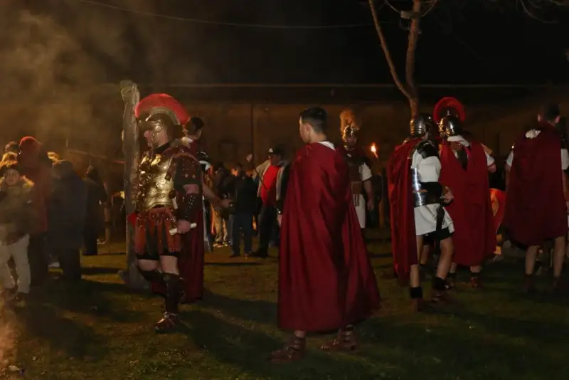 Fachiri, serpenti, giochi di fuoco a Tarquinia