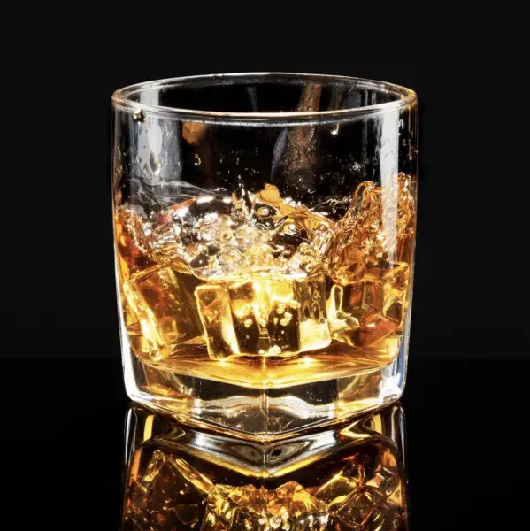 Trump &ldquo;grazia&rdquo; il whisky scozzese: cancellati i dazi all&rsquo;import negli Usa
