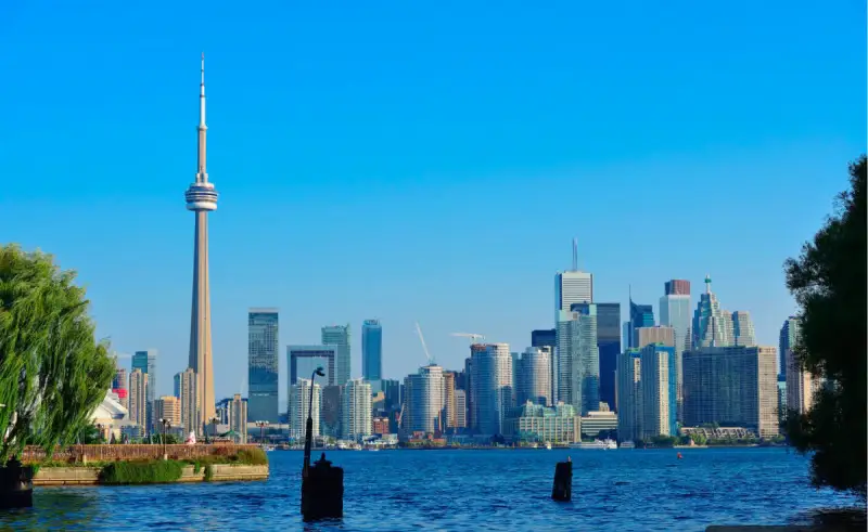 Canada: per ritorsione ai dazi bloccata la vendita di alcolici Usa in Ontario