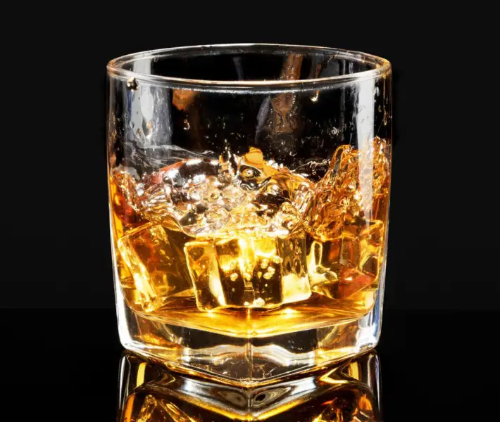 L&rsquo;Ontario risponde ai dazi Usa: stop agli acquisti di alcolici americani