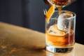 Consumo di alcolici fuori casa: calo negli Usa e crescita in Australia